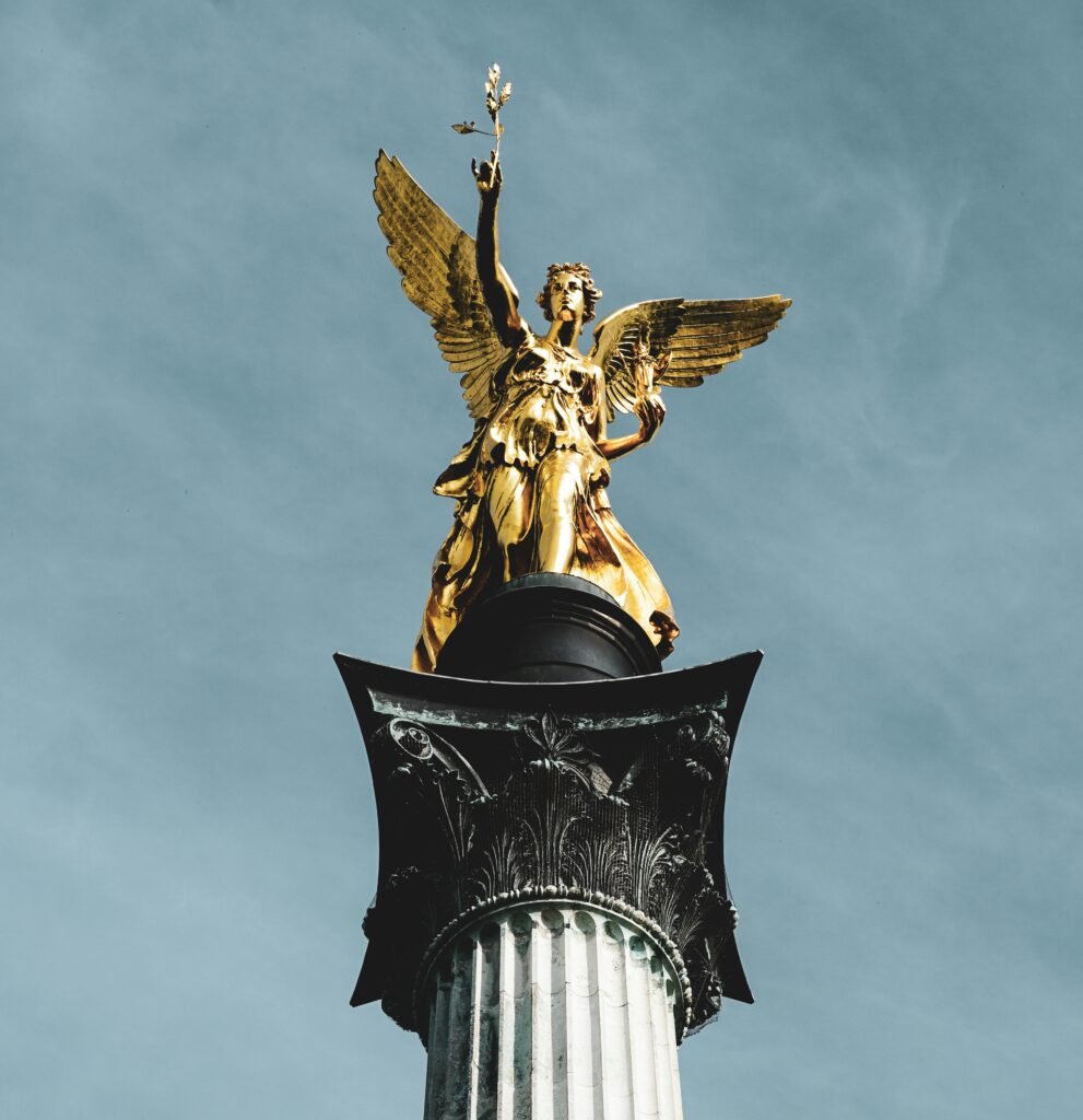 Strategies to get seen online and attract your ideal audience